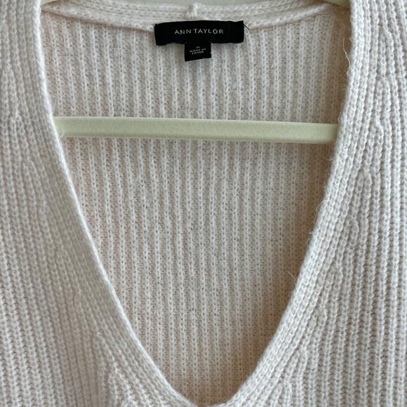 Ann Taylor Deep V-Neck Knit Sweater, Layering Sweater, Blush Pink, Size Medium - Picture 7 of 15